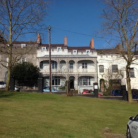 8A Spring Gardens Hotel Haverfordwest Buitenkant foto
