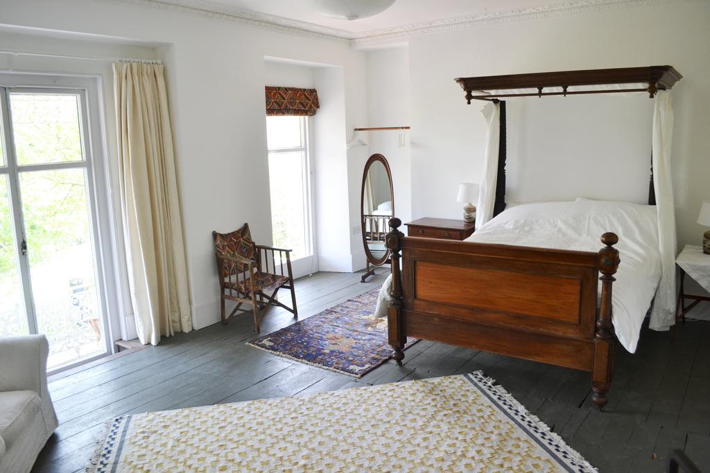 8A Spring Gardens Hotel Haverfordwest Buitenkant foto