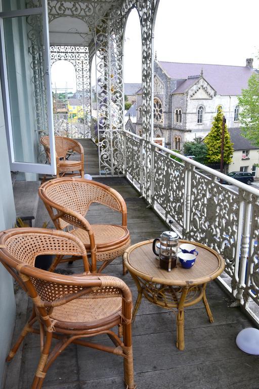 8A Spring Gardens Hotel Haverfordwest Buitenkant foto