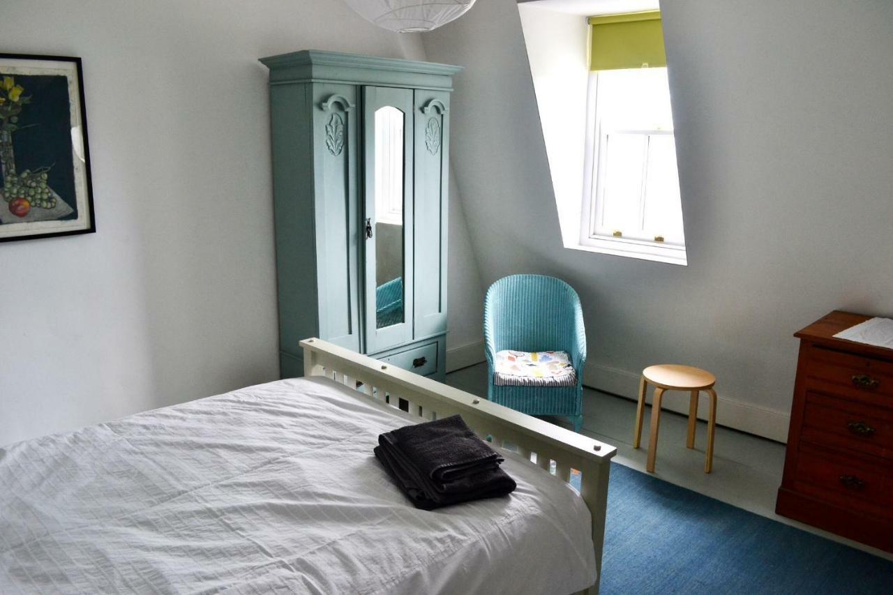8A Spring Gardens Hotel Haverfordwest Buitenkant foto