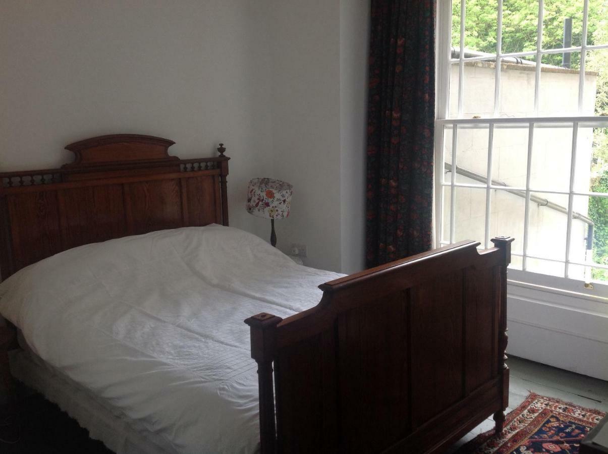8A Spring Gardens Hotel Haverfordwest Buitenkant foto