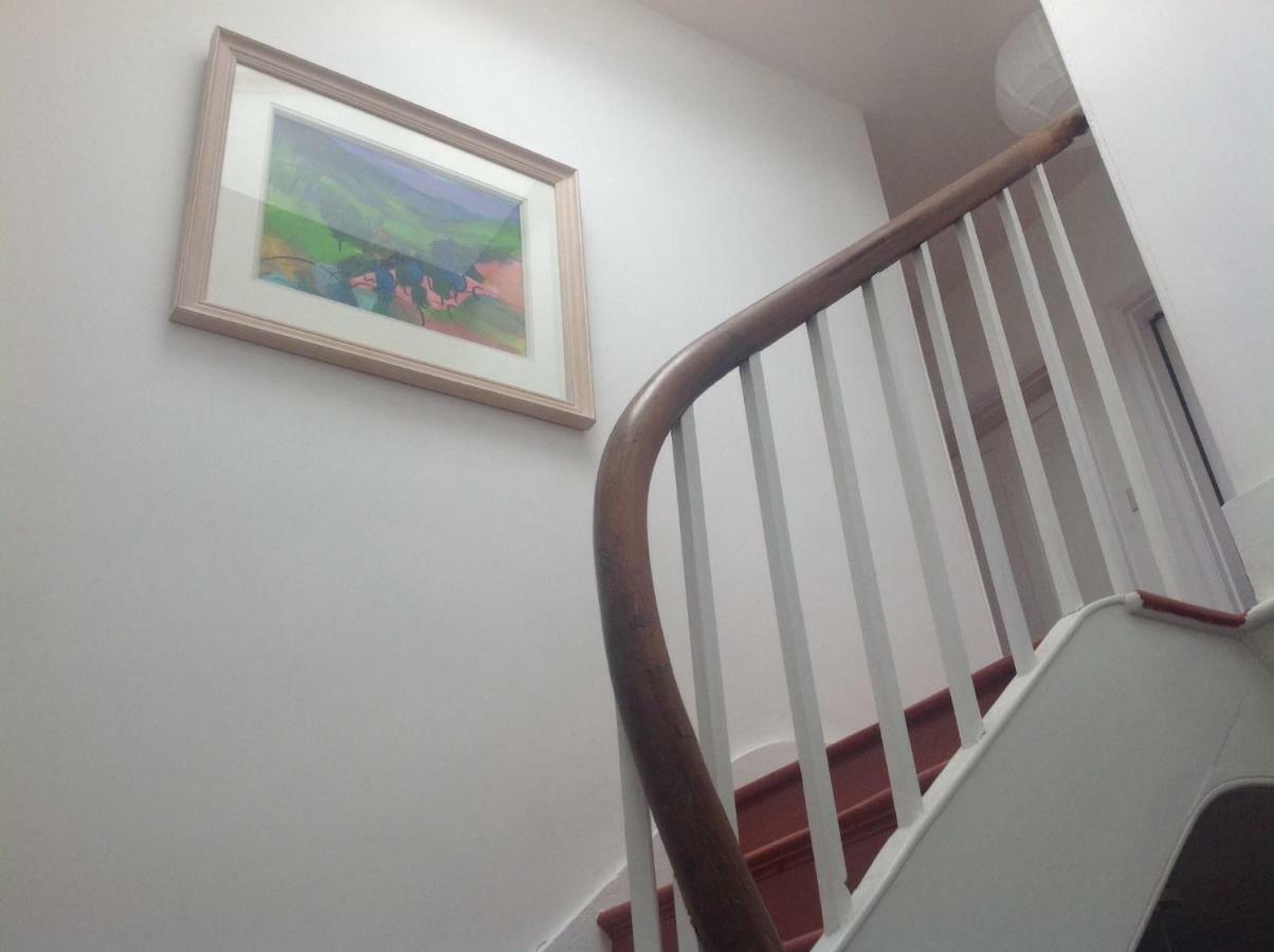 8A Spring Gardens Hotel Haverfordwest Buitenkant foto