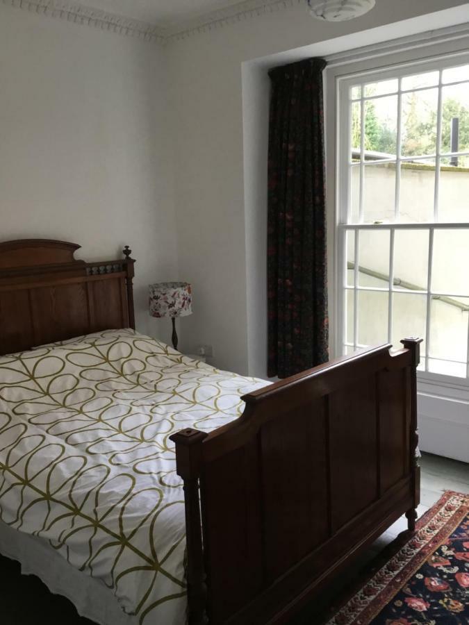 8A Spring Gardens Hotel Haverfordwest Buitenkant foto