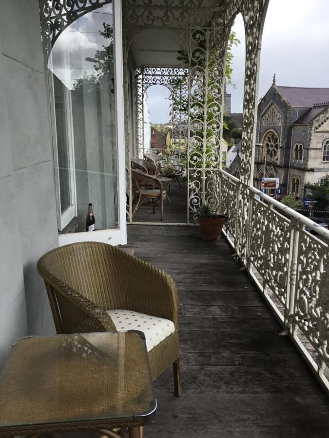8A Spring Gardens Hotel Haverfordwest Buitenkant foto