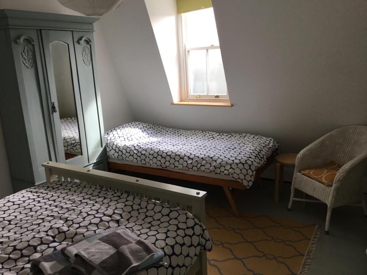 8A Spring Gardens Hotel Haverfordwest Buitenkant foto